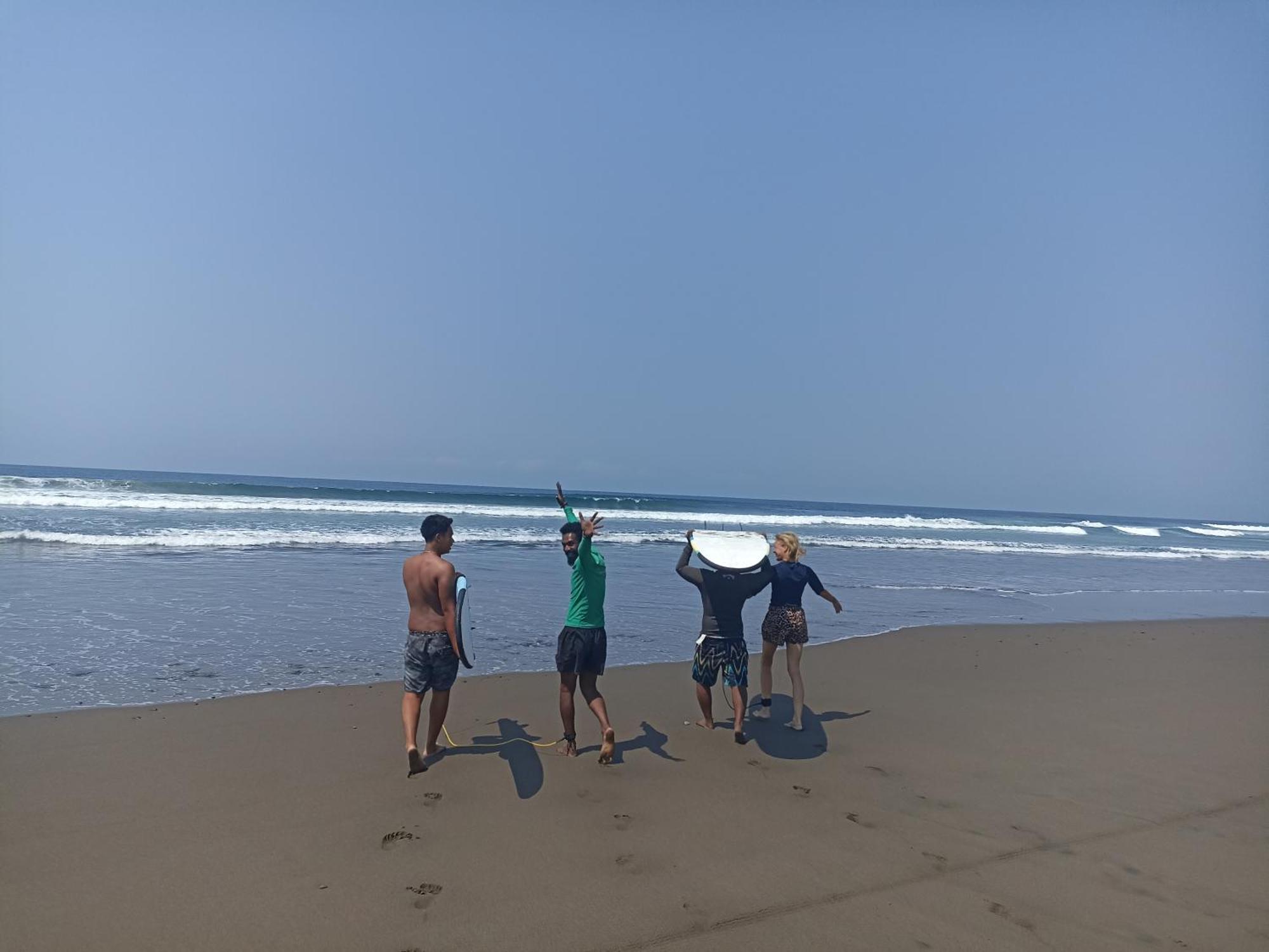 JembranaAyolah Surf House &Surf Camp公寓 外观 照片