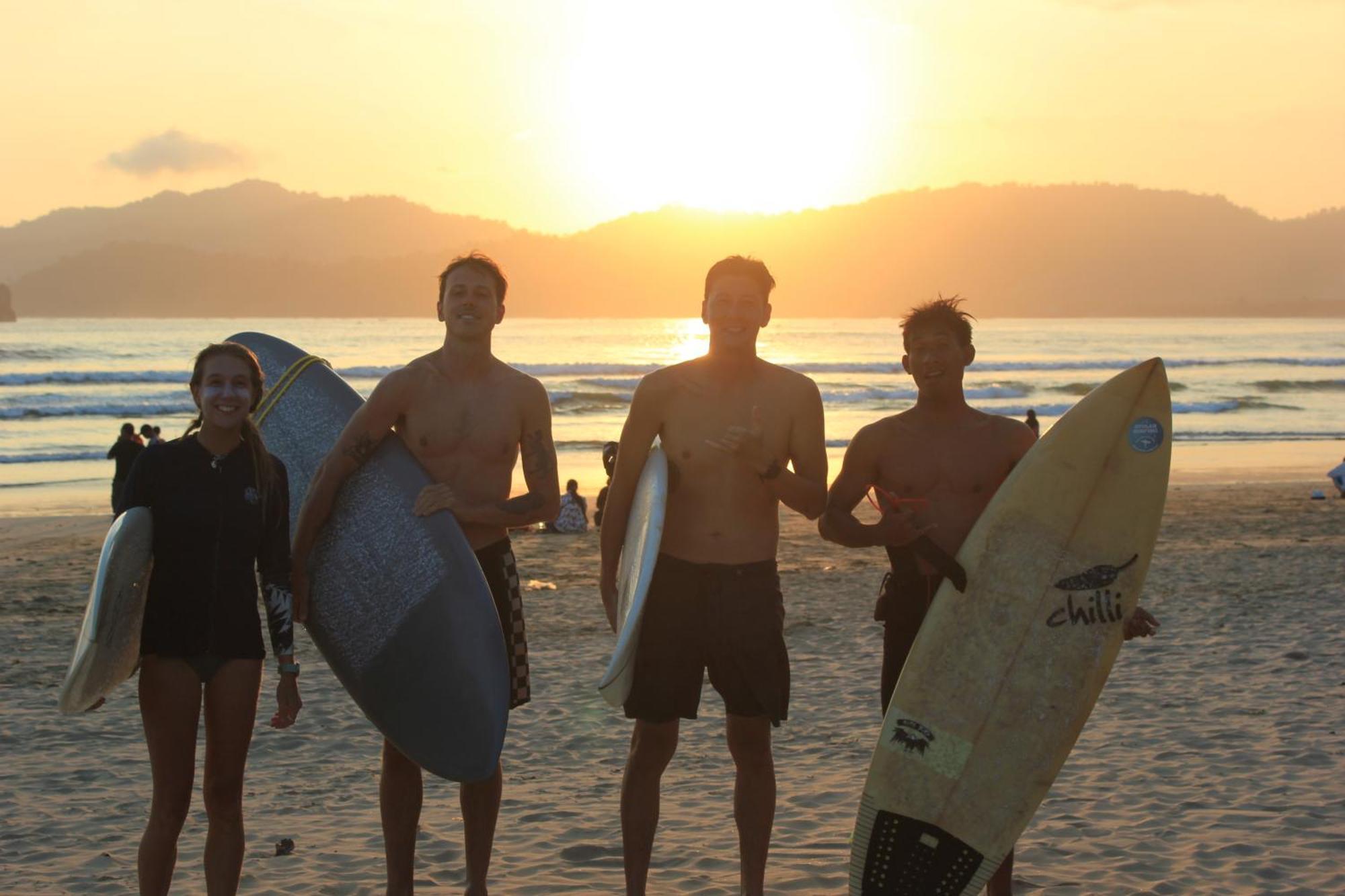 JembranaAyolah Surf House &Surf Camp公寓 外观 照片